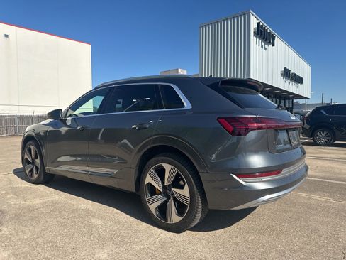 Used 2019 Audi e-tron Prestige w/ Prestige Package AWD/4WD image 3