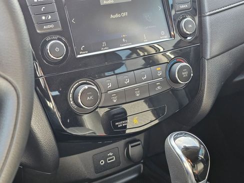 Used 2019 Nissan Rogue S AWD/4WD image 27