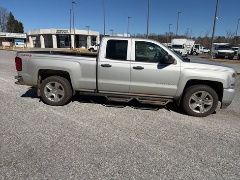 Used 2017 Chevrolet Silverado 1500 Custom w/ Custom Convenience Package image 5