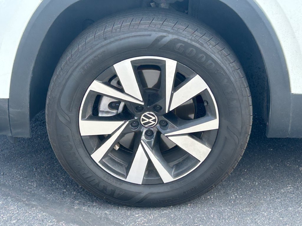 Used 2023 Volkswagen Atlas Cross Sport SE AWD/4WD image 13