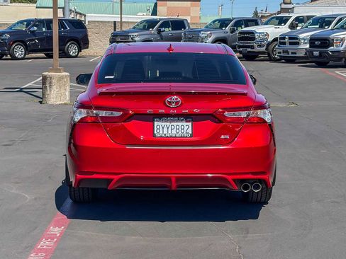 Used 2020 Toyota Camry SE w/ Convenience Package FWD image 3