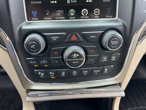 Used 2017 Jeep Grand Cherokee Overland w/ Jeep Active Safety Group AWD/4WD image 35