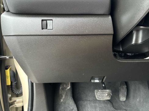 Used 2023 Chevrolet Colorado Z71 w/ Z71 Convenience Package 2 image 18