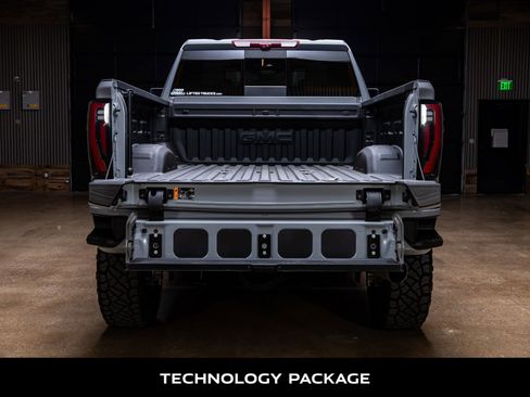 Used 2025 GMC Sierra 2500 AT4 w/ AT4 Premium Plus Package image 9