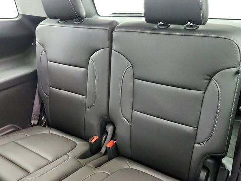 Used 2023 GMC Acadia SLT image 27