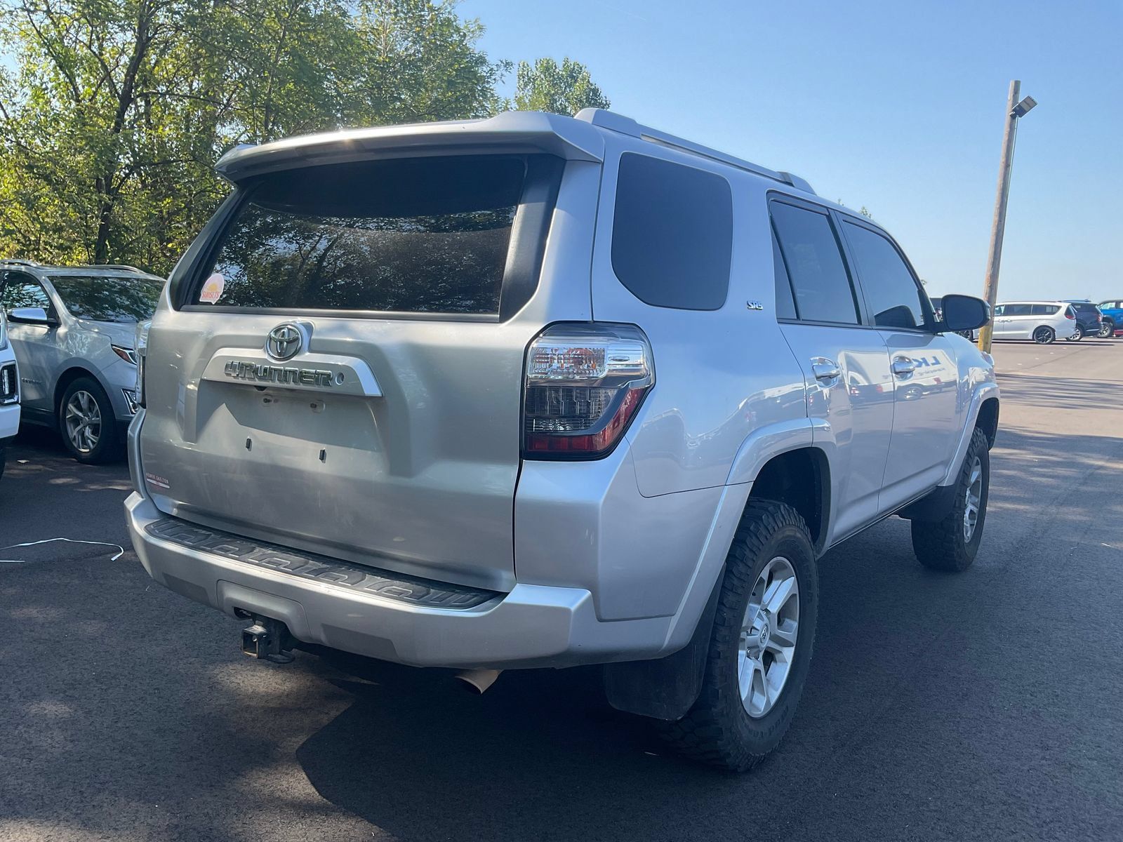 Used 2018 Toyota 4Runner SR5 AWD/4WD image 4