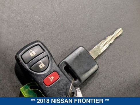 Used 2018 Nissan Frontier PRO-4X image 31