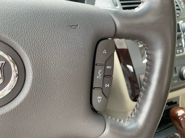 Used 2010 Cadillac DTS Luxury FWD image 21
