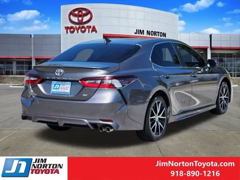 Used 2021 Toyota Camry SE FWD image 5