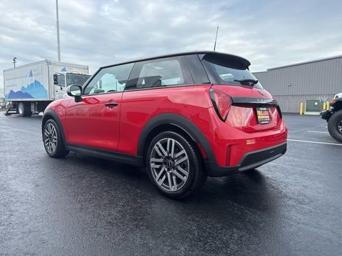 Used 2025 MINI Cooper 2-Door Hardtop FWD image 5