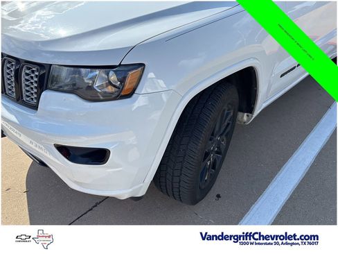 Used 2019 Jeep Grand Cherokee Altitude RWD image 2