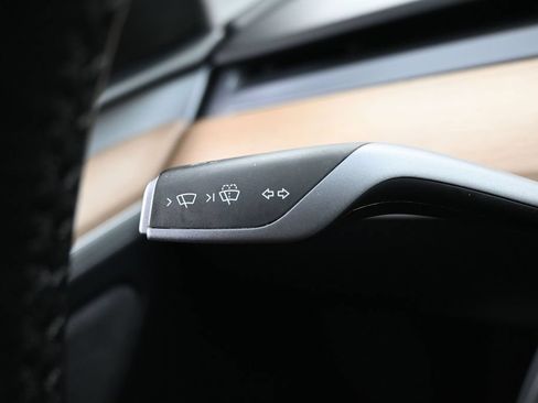 Used 2023 Tesla Model Y Long Range AWD/4WD image 16