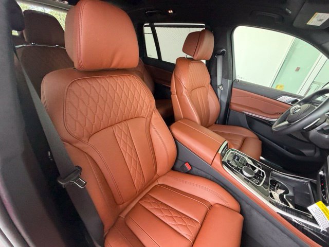 Used 2026 BMW X7 xDrive40i w/ M Sport Package AWD/4WD image 32