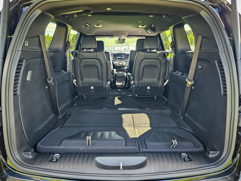New 2027 Chrysler Pacifica Select FWD image 36