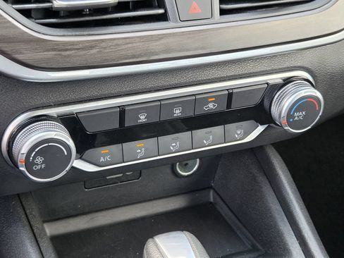 Used 2025 Nissan Altima 2.5 SV FWD image 19