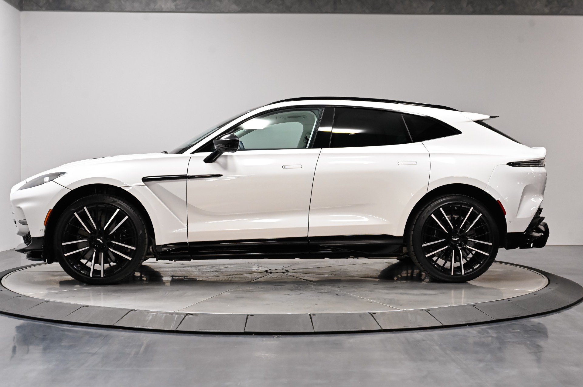 Used 2023 Aston Martin DBX 707 AWD/4WD image 14