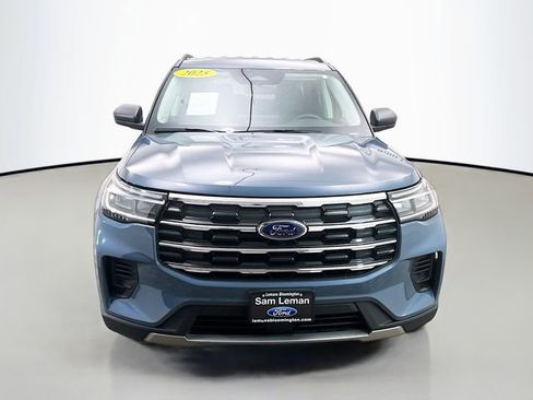 Used 2025 Ford Explorer Active AWD/4WD image 2