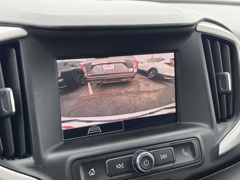Used 2024 GMC Terrain SLE FWD image 17