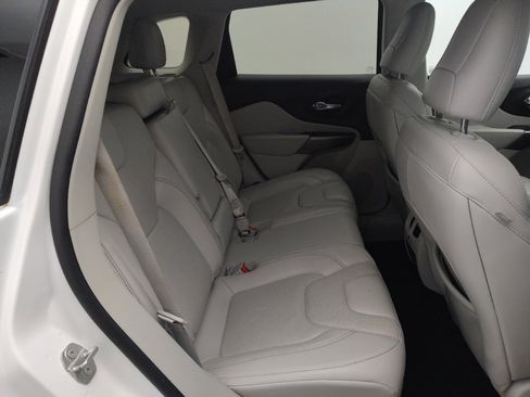 Used 2021 Jeep Cherokee Latitude Lux w/ Mopar Interior Package FWD image 19
