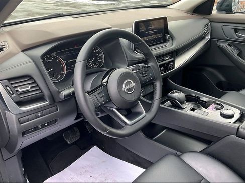 Used 2023 Nissan Rogue SV w/ SV Premium B Package image 13