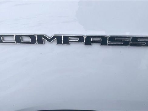 Used 2024 Jeep Compass Latitude image 30