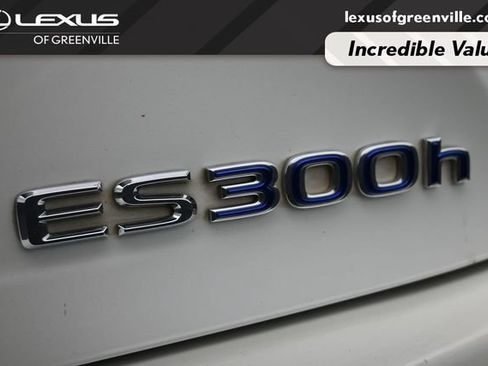 Used 2014 Lexus ES 300h w/ Luxury Package w/Bamboo Trim FWD image 9