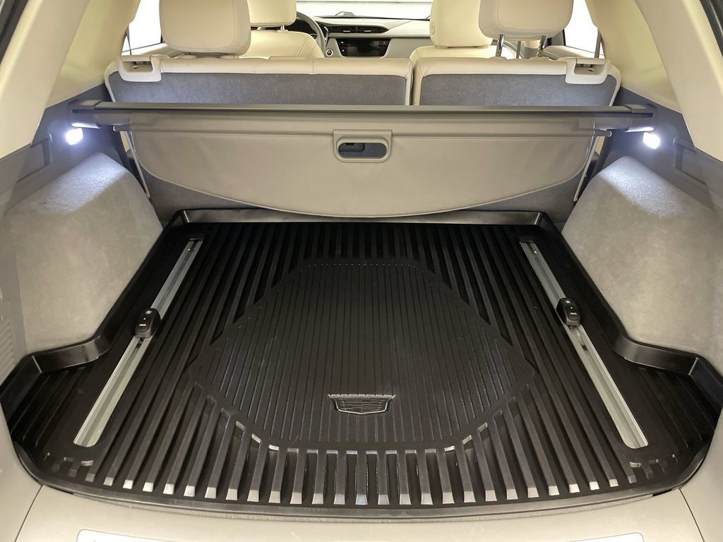 Used 2021 Cadillac XT5 Premium Luxury w/ LPO, Floor Liner Package FWD image 21