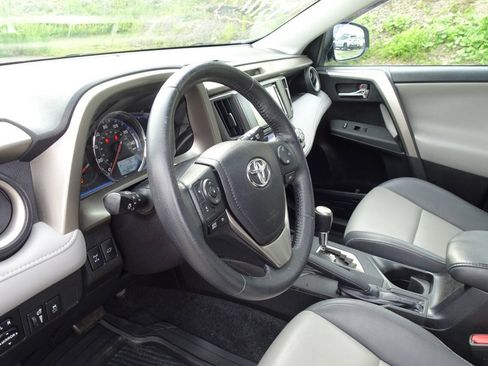 Used 2014 Toyota RAV4 Limited AWD/4WD image 18