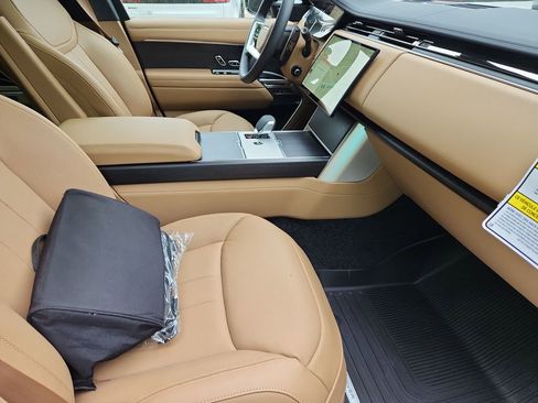 New 2026 Land Rover Range Rover Long Wheelbase SE AWD/4WD image 3