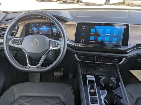 Used 2025 Volkswagen Atlas SE image 26