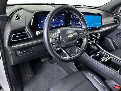 Used 2025 Chevrolet Traverse LT FWD image 10