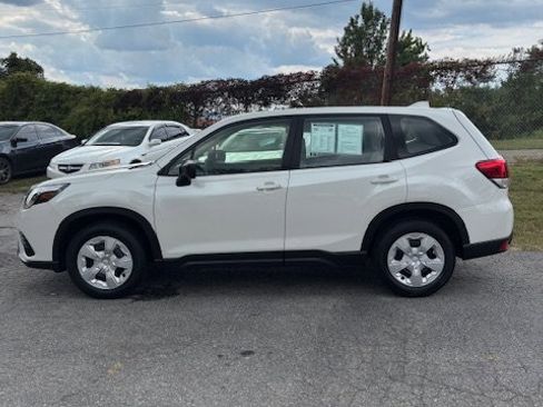 Used 2022 Subaru Forester 2.5i image 5