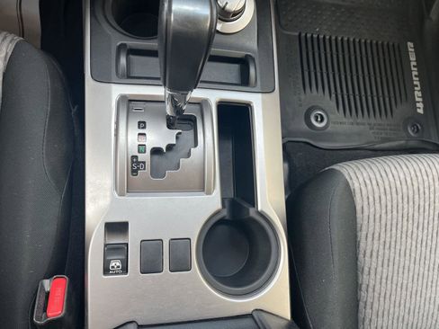 Used 2018 Toyota 4Runner SR5 AWD/4WD image 26