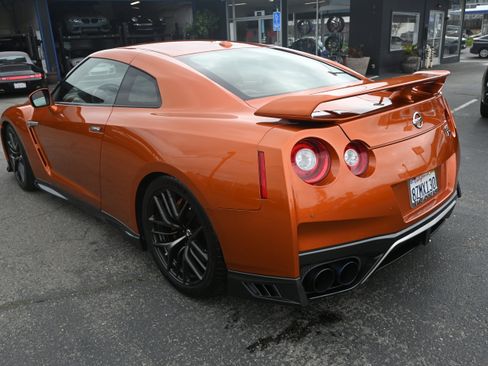 Used 2017 Nissan GT-R Premium AWD/4WD image 31
