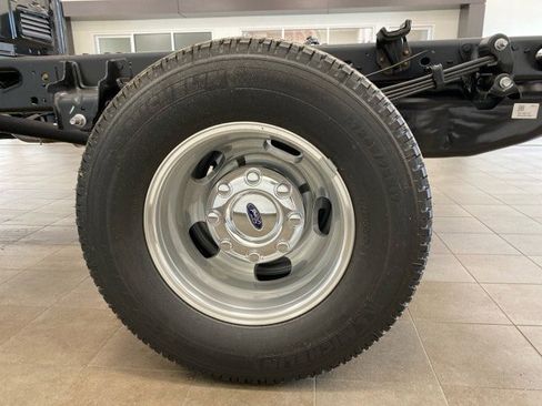 New 2025 Ford F350 XL w/ XL Chrome Package image 17