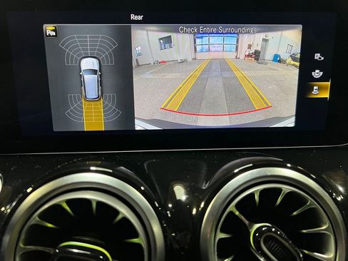 Used 2022 Mercedes-Benz EQB 300 4MATIC image 32