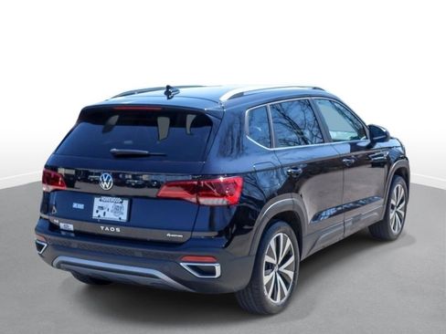 Used 2023 Volkswagen Taos SE AWD/4WD image 8