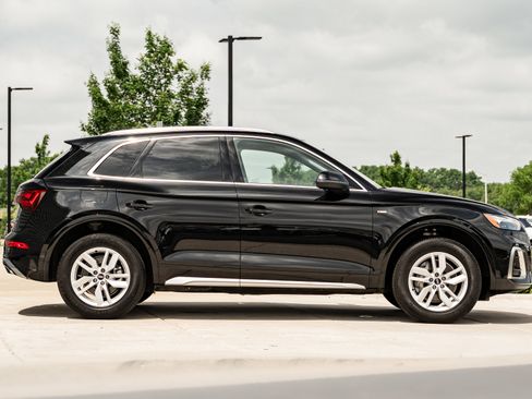 Certified 2023 Audi Q5 2.0T Premium w/ Convenience Package AWD/4WD image 3