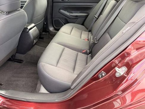 Used 2025 Nissan Altima 2.5 SV image 11