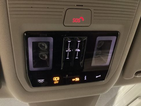 Used 2024 Volkswagen Atlas SEL image 18