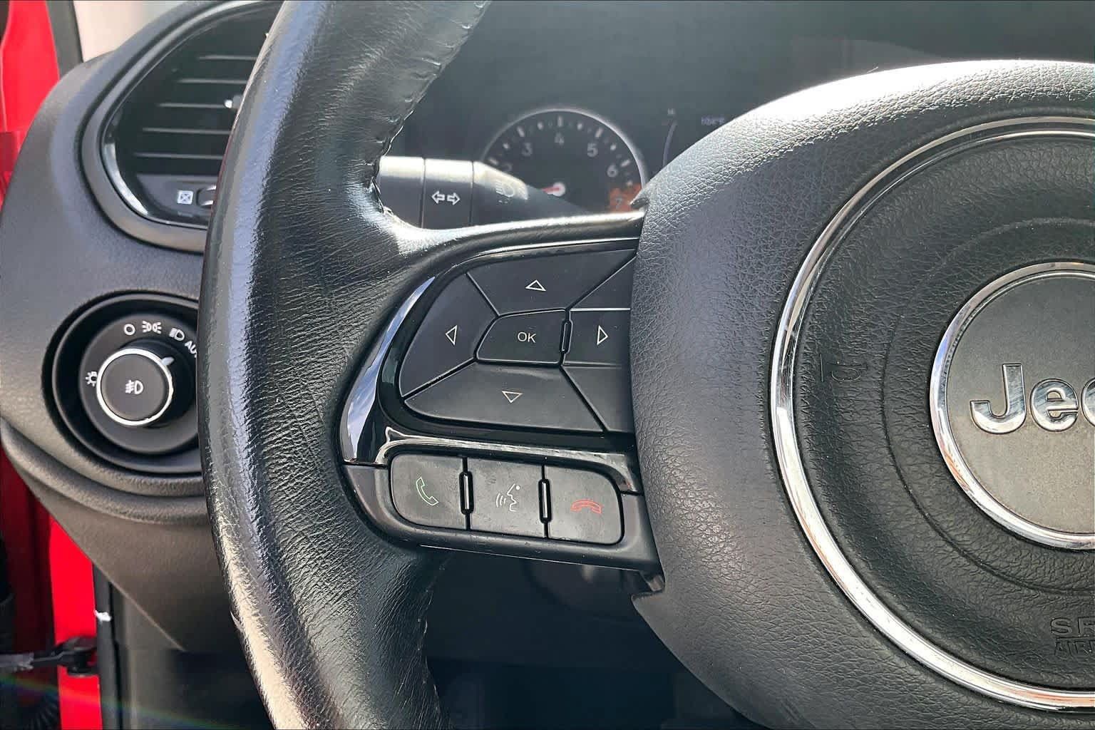 Used 2018 Jeep Renegade Altitude FWD image 22
