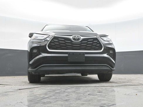 Used 2021 Toyota Highlander XLE AWD/4WD image 46