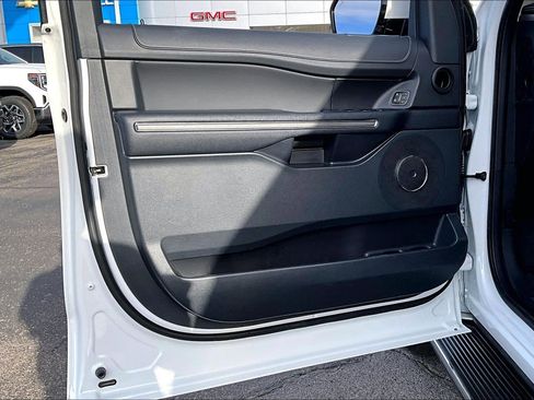 Used 2022 Ford Expedition Max XLT image 18