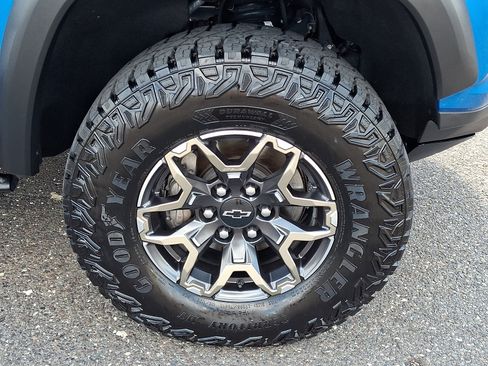 Used 2024 Chevrolet Colorado ZR2 w/ ZR2 Convenience Package III AWD/4WD image 8