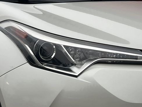 Used 2018 Toyota C-HR XLE image 32