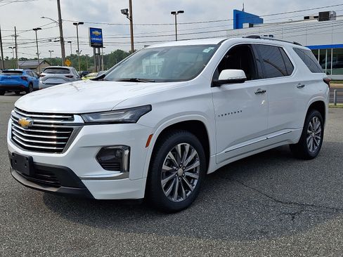 Certified 2023 Chevrolet Traverse Premier FWD image 3