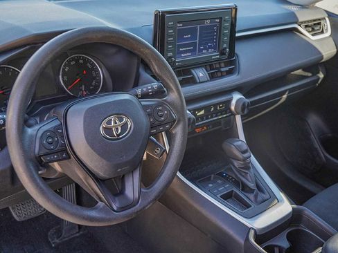 Used 2021 Toyota RAV4 LE image 9
