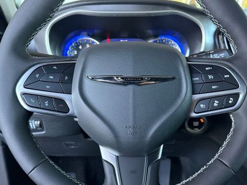 New 2026 Chrysler Pacifica Select image 23