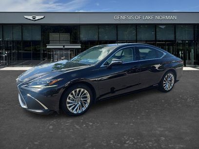 Used 2022 Lexus ES 300h Ultra Luxury w/ Accessory Package 2