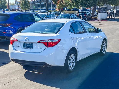 Used 2015 Toyota Corolla LE image 4